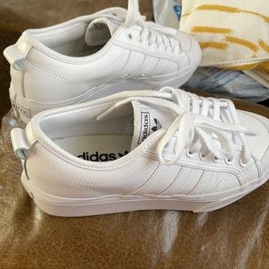 Platform tenni shoes